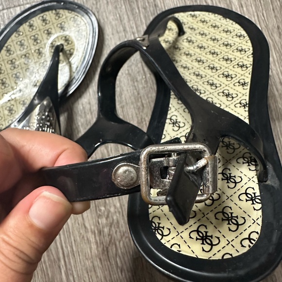 Guess Womens Size 6 Sandals Adiustable
Black Jelly Flats T Strap - Picture 3 of 5